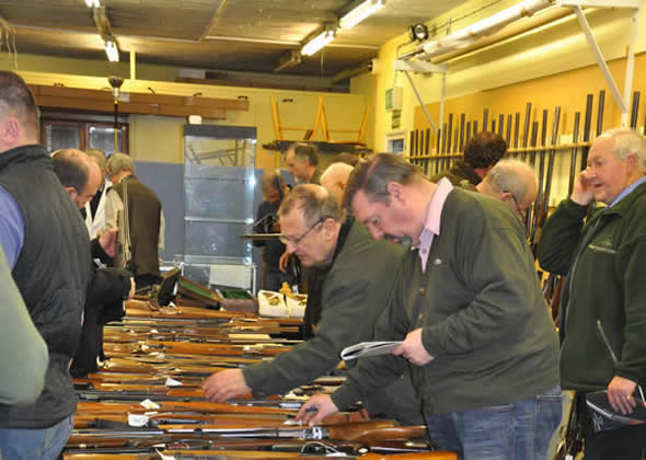 auction - guns in a row 